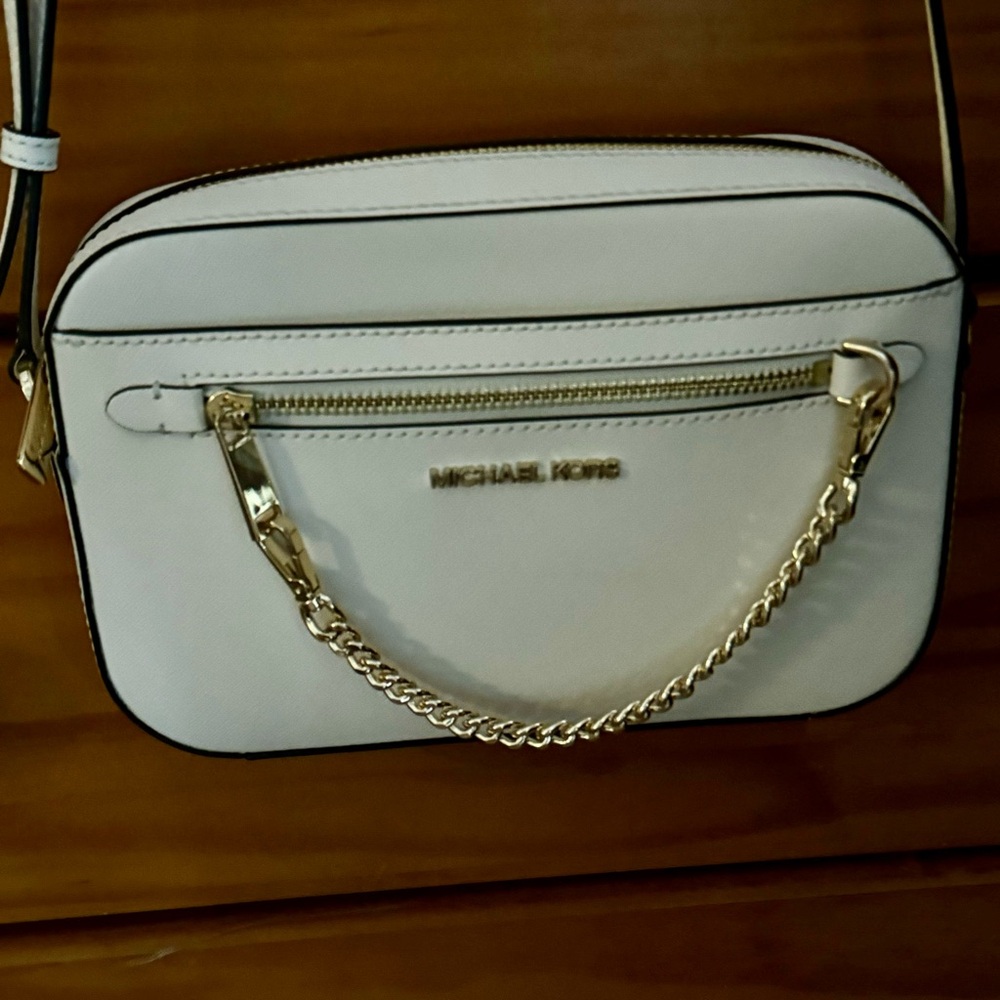 ADORABLE Authentic Michael Kors small crossbody!! BRAND NEW!!